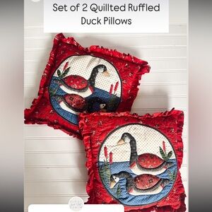 Red Holiday Goose Decorative Pillow Set